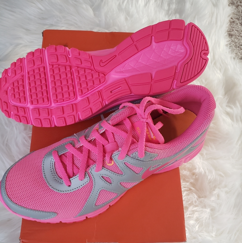 *New* Nike shoes